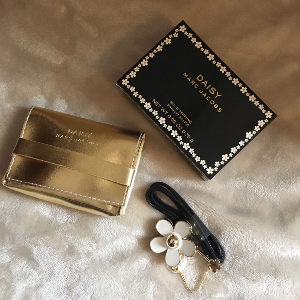 Marc Jacobs Daisy Solid Pin/Necklace